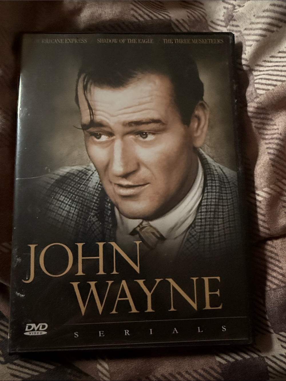 John Wayne Serials DVD - Classic Actor Cover (Black, Gold)